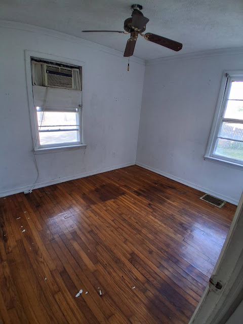 521 N Davis St: photo 4
