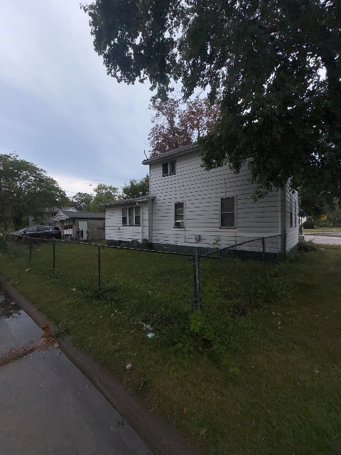 1223 S Harrison St — photo 2