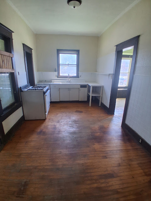 503 E Poplar St — photo 16