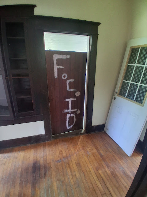 503 E Poplar St — photo 25