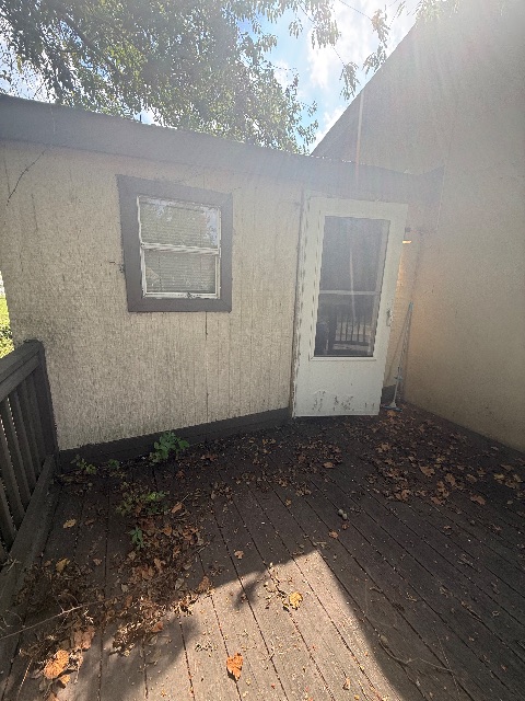 312 Hollywood Ave — photo 2