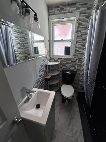 2528 Avis St — photo 16