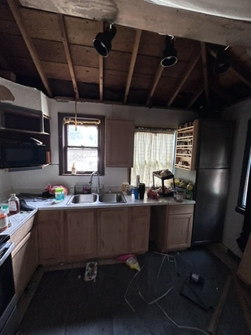 2528 Avis St — photo 5