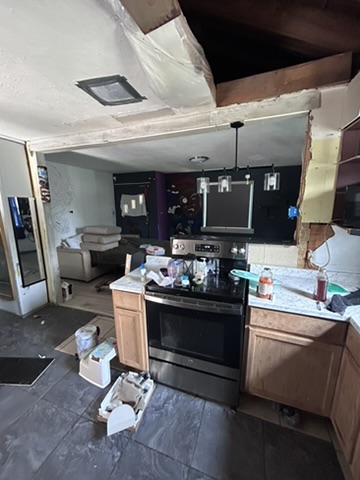 2528 Avis St — photo 4