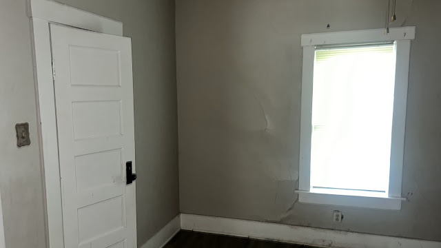 231 W Grand Ave — photo 44