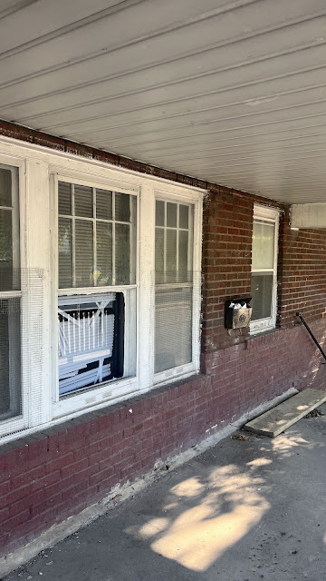 231 W Grand Ave — photo 32