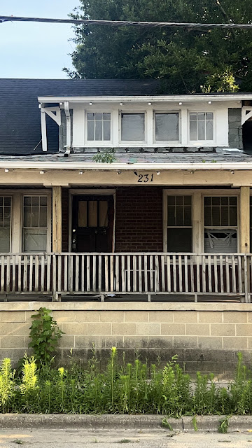 231 W Grand Ave — photo 2