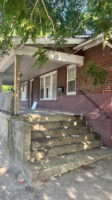 231 W Grand Ave — photo 29