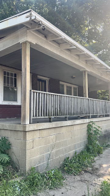 231 W Grand Ave — photo 4