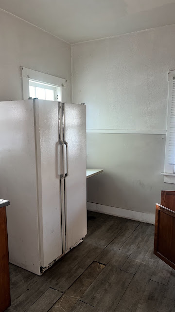 231 W Grand Ave — photo 18