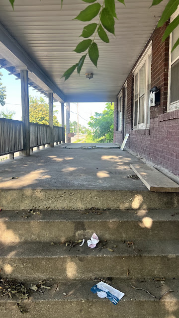 231 W Grand Ave — photo 5