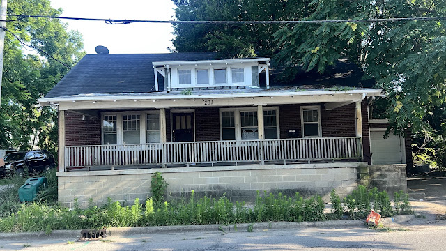 231 W Grand Ave — main photo