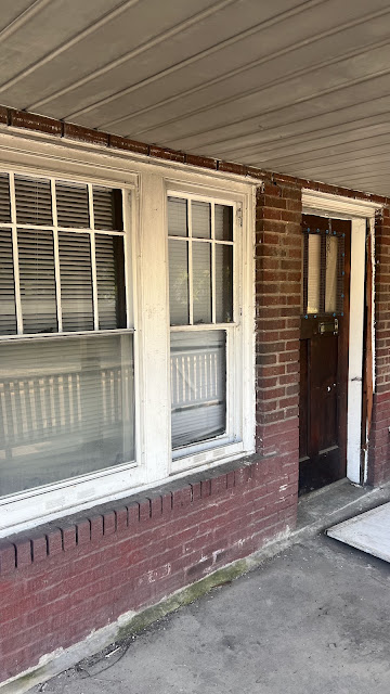 231 W Grand Ave — photo 33