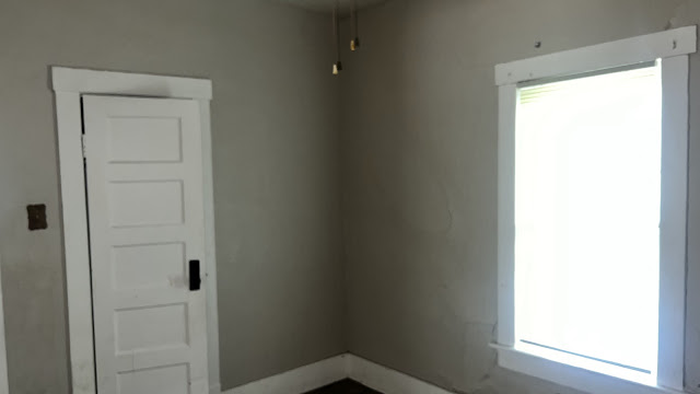 231 W Grand Ave — photo 43