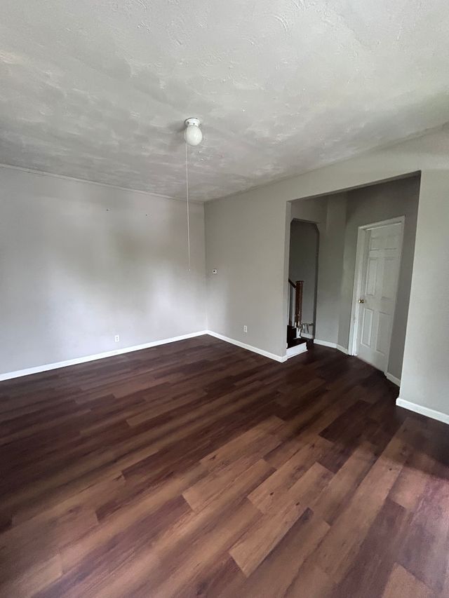 7310 Jenwood Ave: photo 4