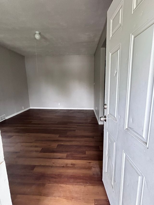 7310 Jenwood Ave: photo 3