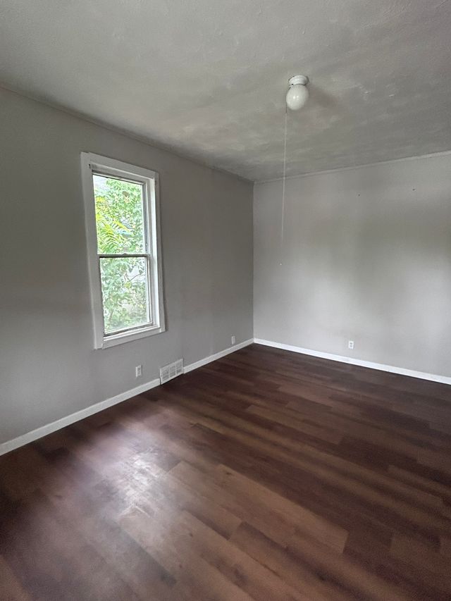 7310 Jenwood Ave: photo 8