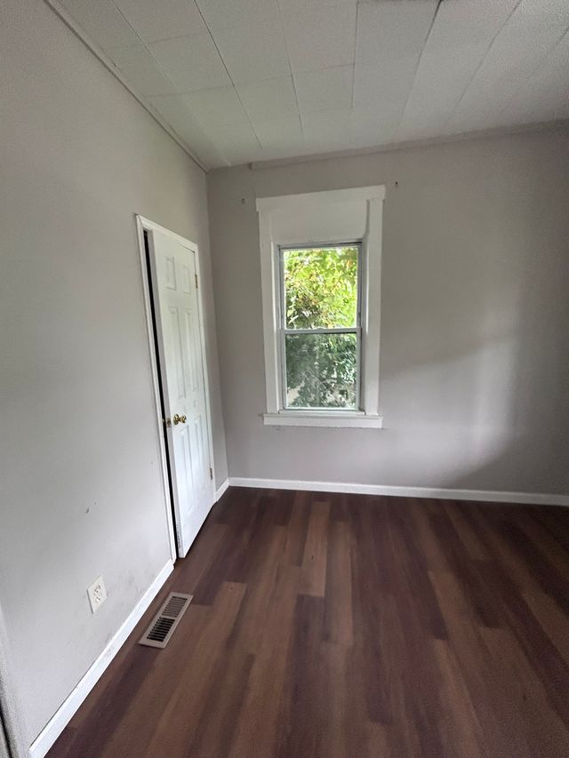 7310 Jenwood Ave: photo 9