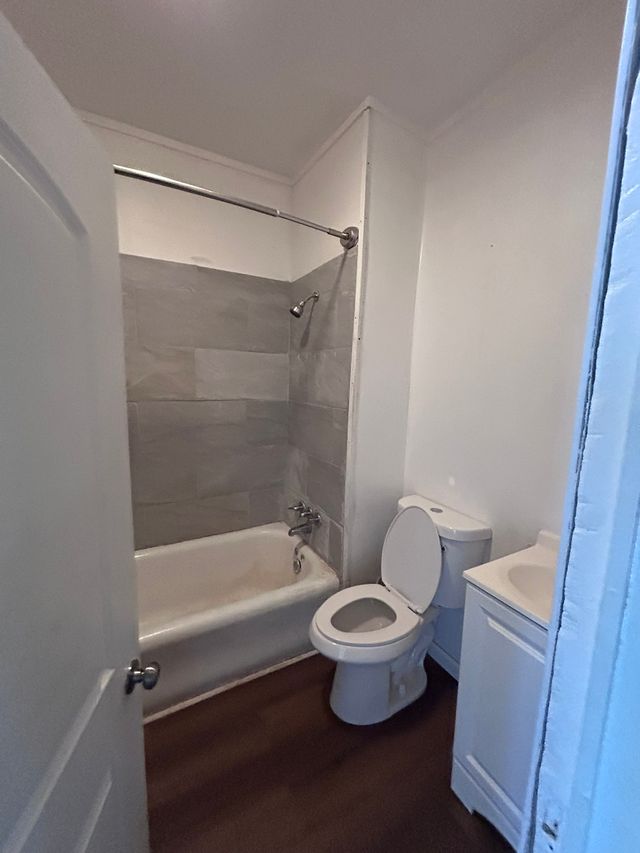 7310 Jenwood Ave: photo 13