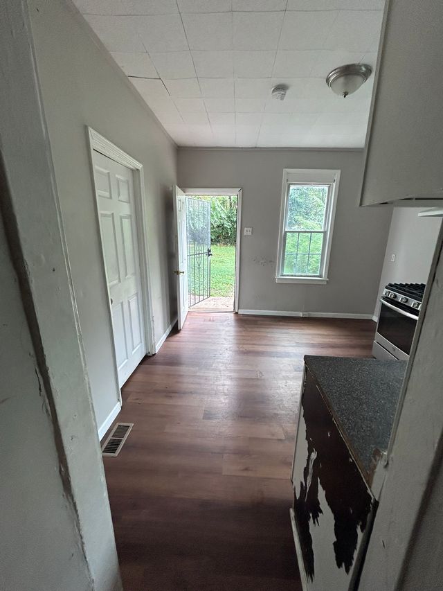 7310 Jenwood Ave: photo 5