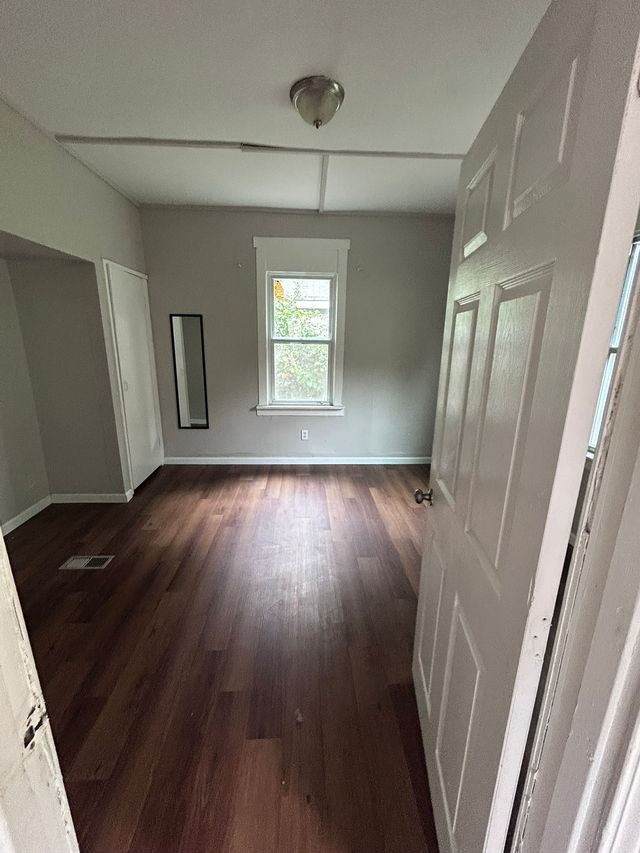 7310 Jenwood Ave: photo 11