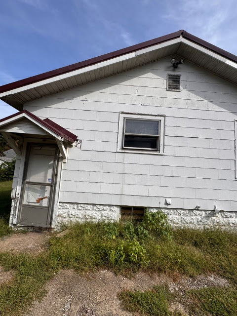 1729 N Woodford St: photo 3