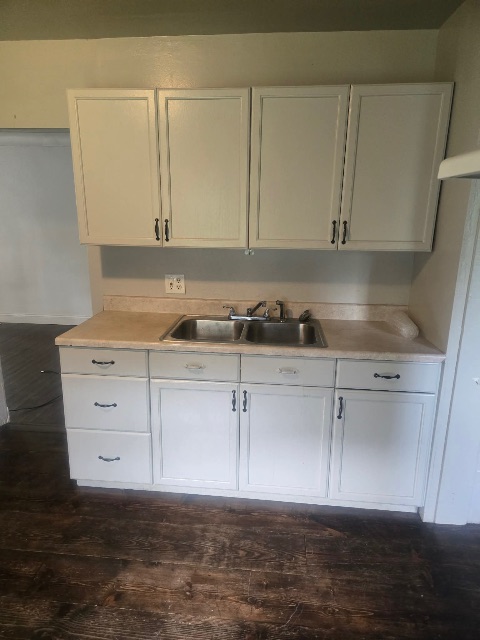 920 Huron St: photo 6