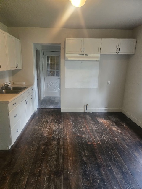 920 Huron St: photo 5