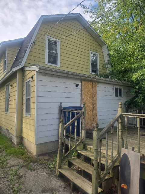920 Huron St: photo 2