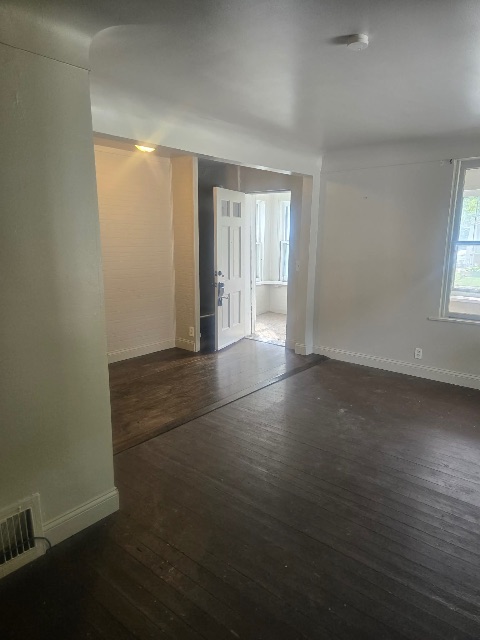 920 Huron St: photo 3