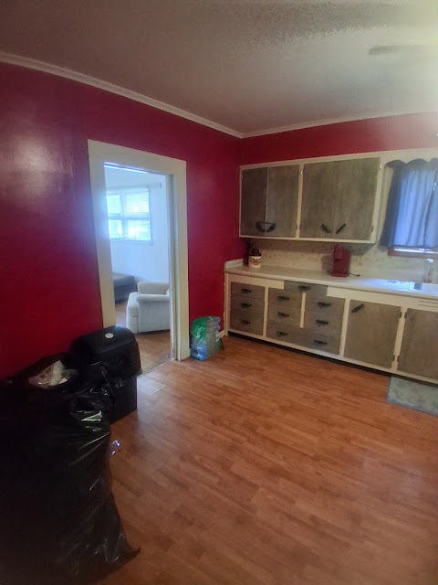 1310 E Poplar St: photo 45