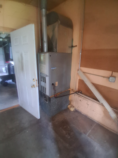 1310 E Poplar St: photo 49