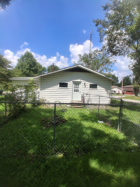 1310 E Poplar St: photo 2