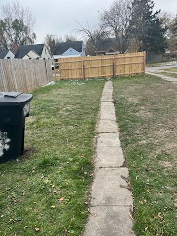 15871 Fairmount Dr: photo 2