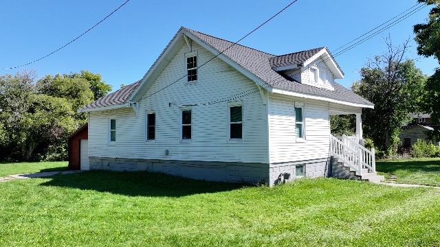 2128 Fordney St: photo 3