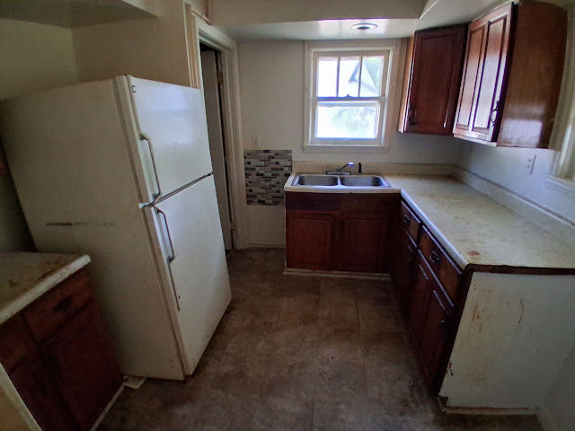 1435 N Woodford St: photo 5
