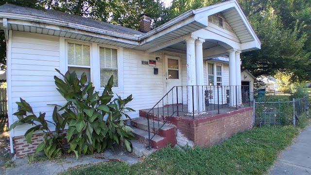 1435 N Woodford St: photo 2