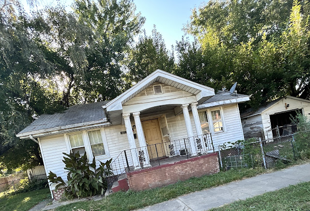 1435 N Woodford St: main photo
