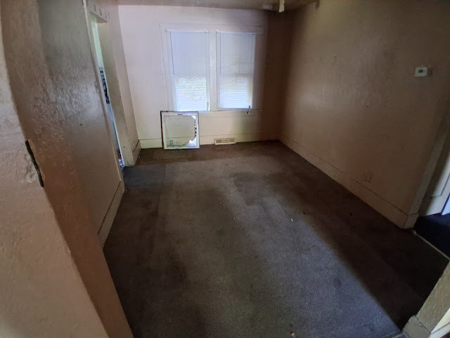 1435 N Woodford St: photo 3