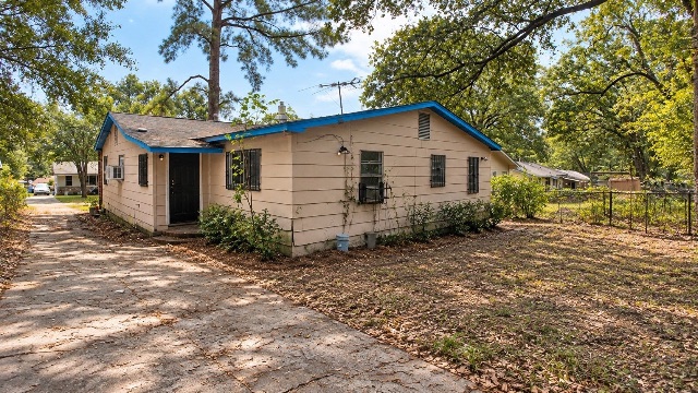 1415 Geeston St: photo 4