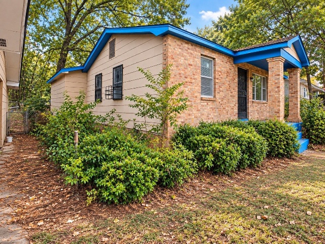 1415 Geeston St: photo 2