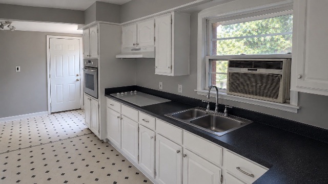 1415 Geeston St: photo 9