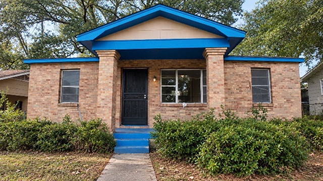 1415 Geeston St: photo 3