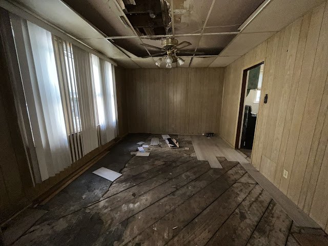 2558 State St: photo 7