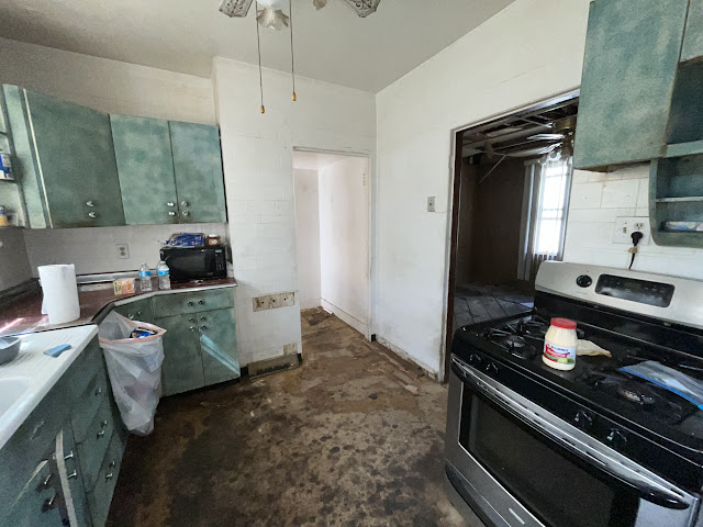 2558 State St: photo 10