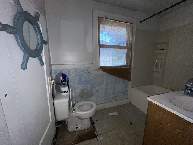 2558 State St: photo 17