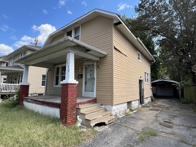 2558 State St: photo 2