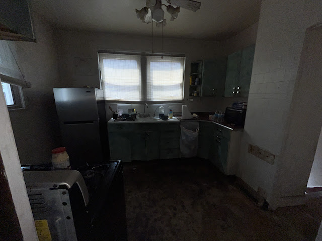 2558 State St: photo 24