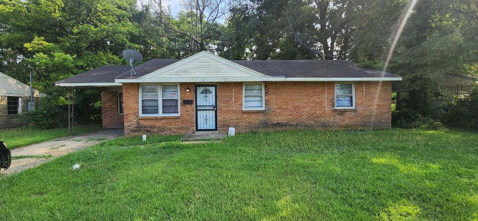 2911 Church St: main photo