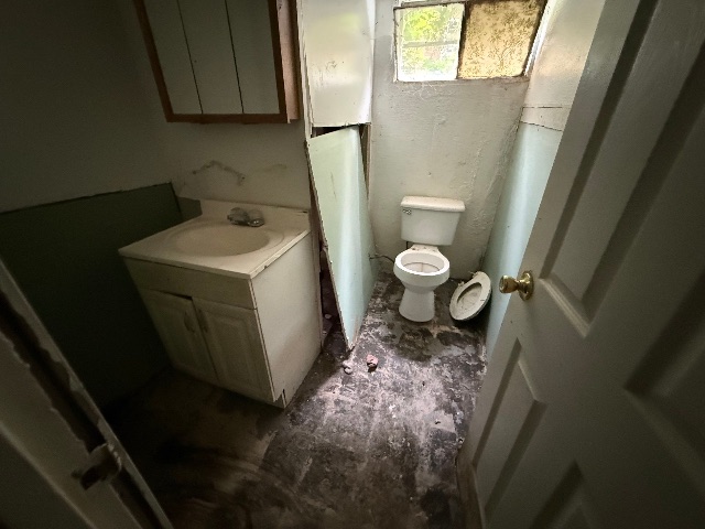 912 Slosson St: photo 9
